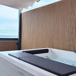 Vegas 4*